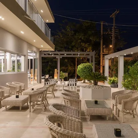 מלון Melina Oasis Boutique